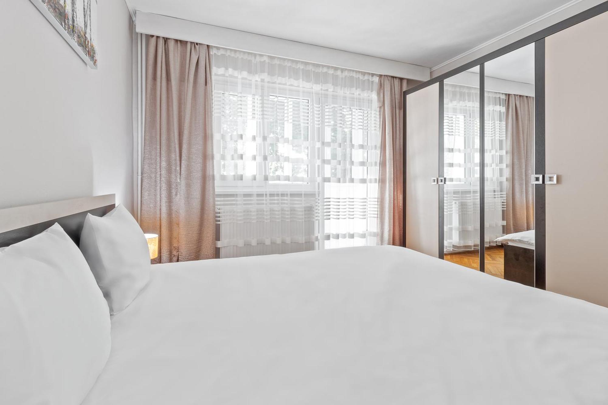 Apartament Helena オラデア エクステリア 写真
